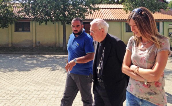 Mons. Nosiglia in visita al Villaggio ENZO B